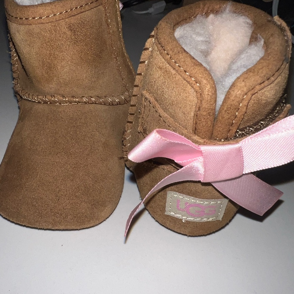 Baby girl sz 0/1 UGG Brown Baby Booties with Pink Bow like new